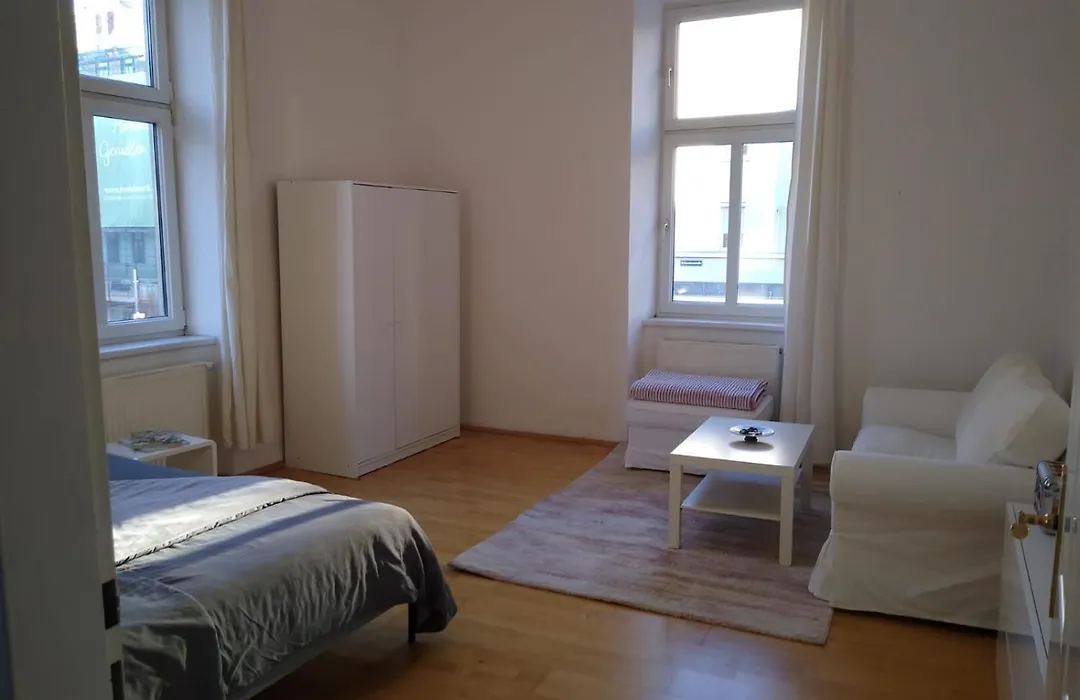 Apartment With 2 Bedrooms And A Small Living Wien